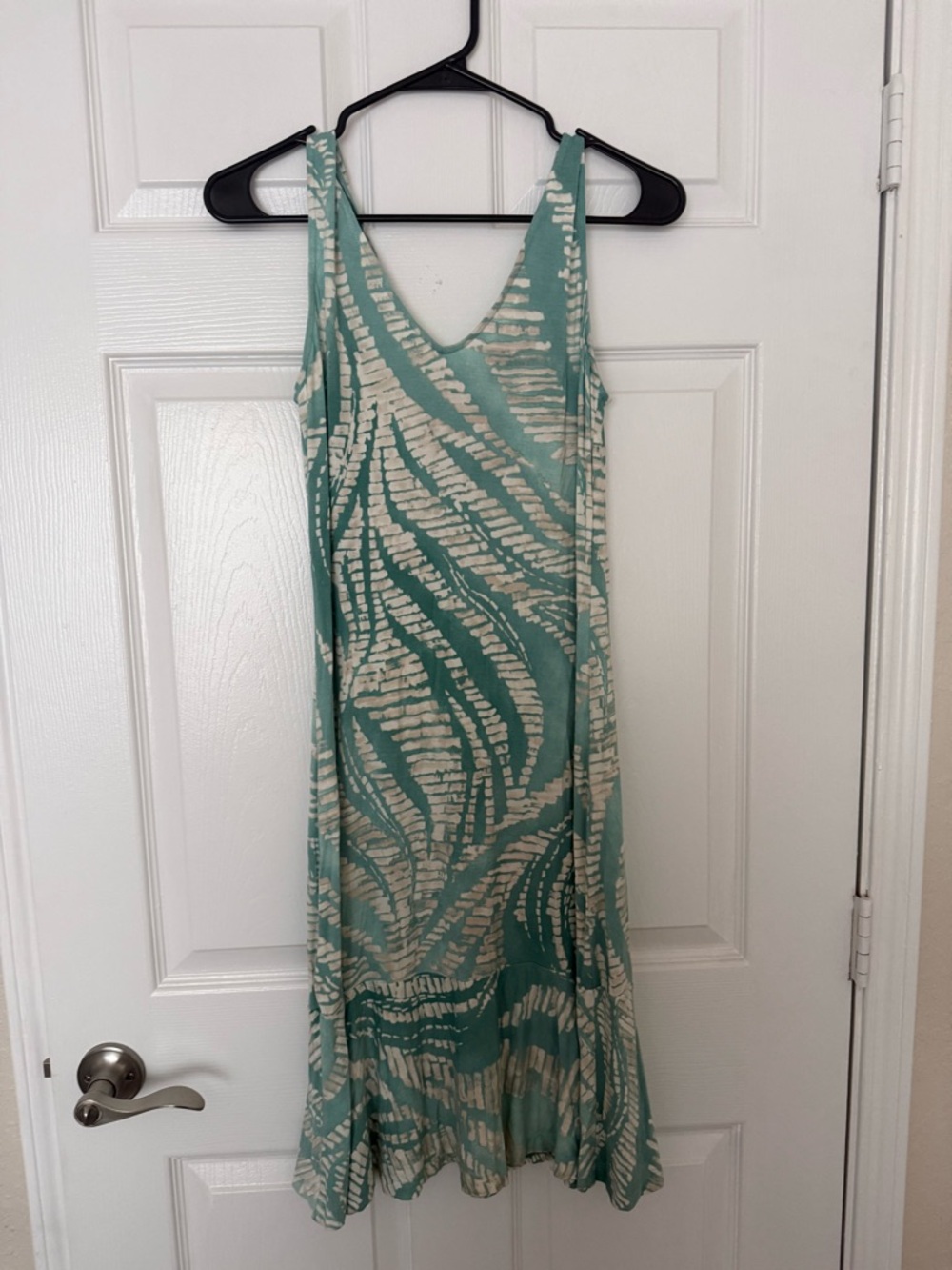 Tommy Bahama Teal and Cream Printed V-Neck knee length Dress small